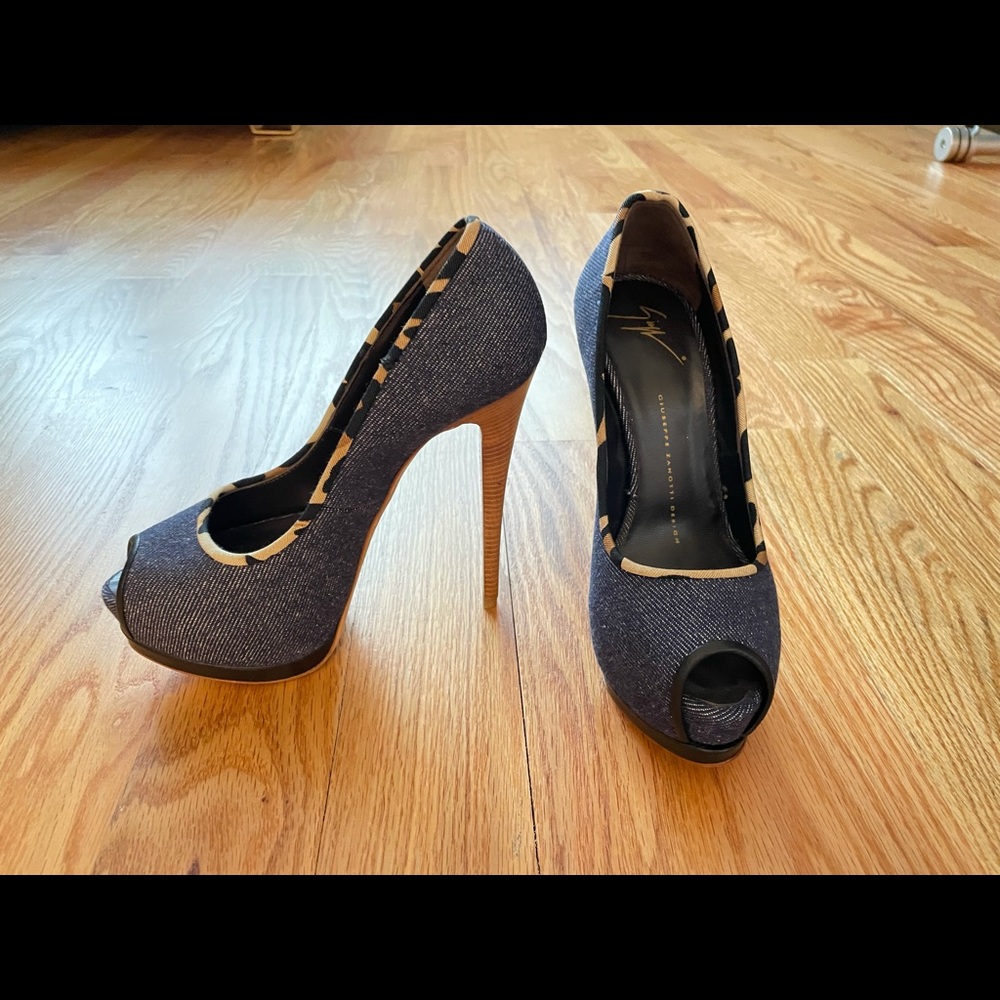 Giuseppe Zanotti open toe pumps - NEW condition